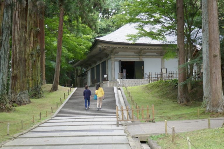 Chusonji-main-building